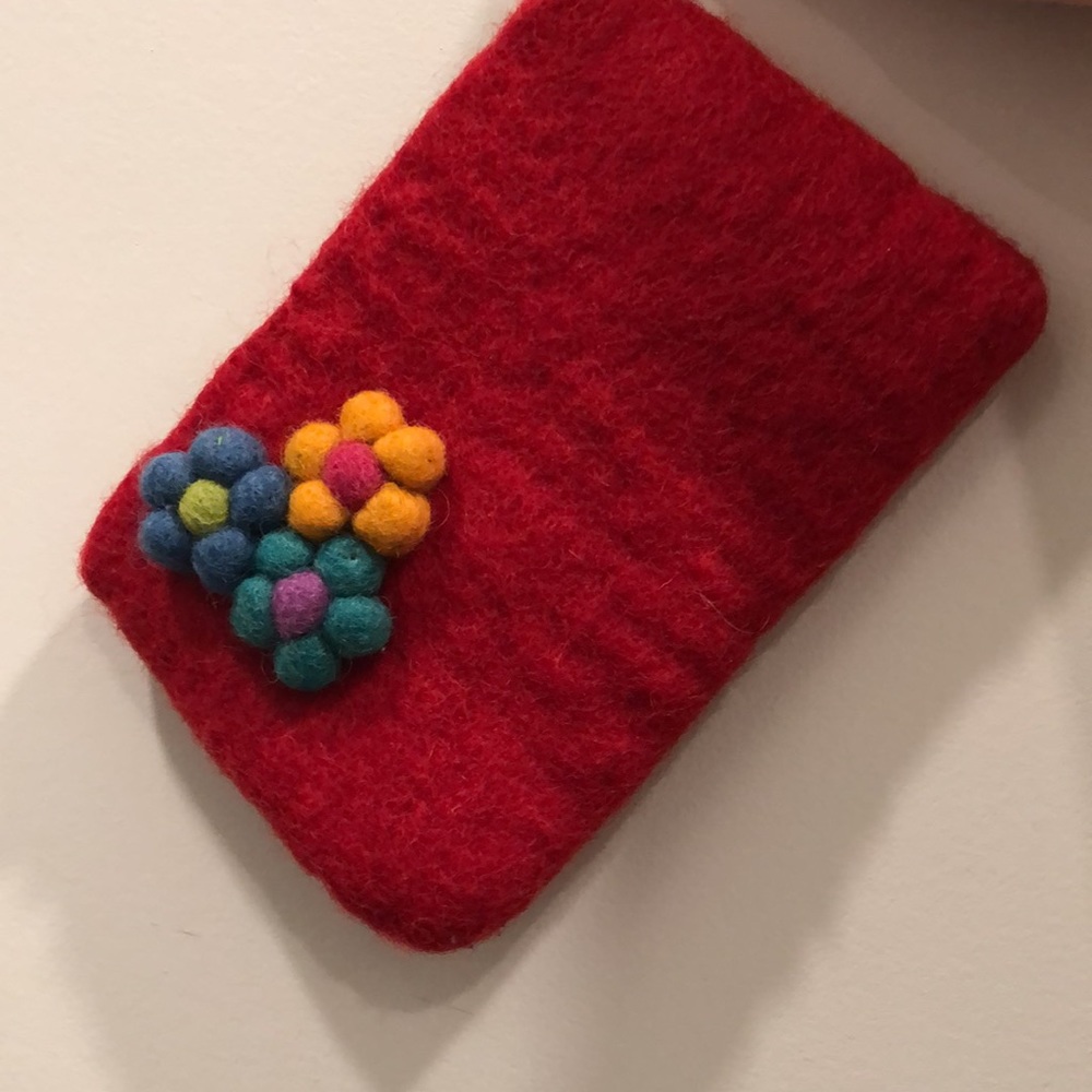 Red wool pouch - Picture 4 of 6